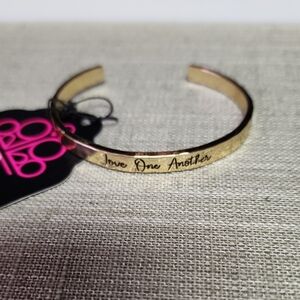 Paparazzi Bracelet - Love One Another - Gold